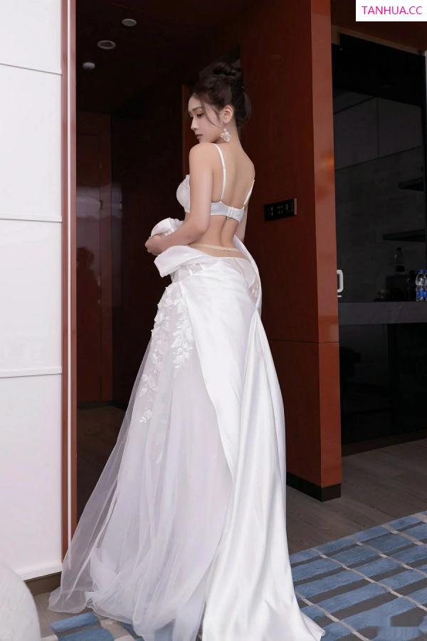   [XiuRen]高清写真图 2025.09.26 No.10814 刘婷婷 白色婚纱第24张图片